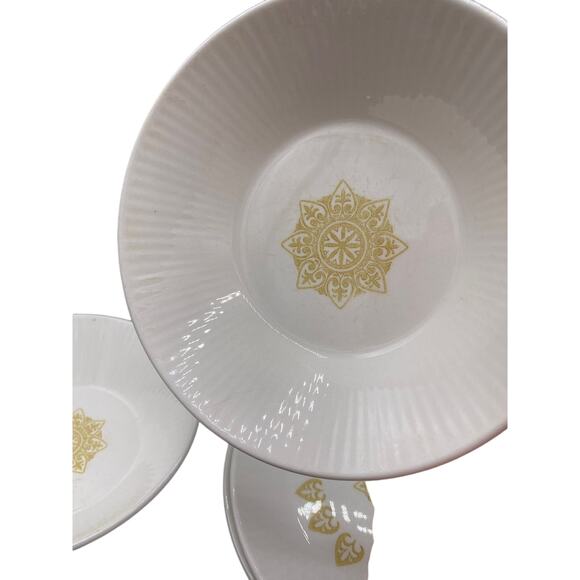 Set of Vtg Serenade by Sheffield Gold Medallion 2 Dessert Bowl & 4 bread plates - Picture 3 of 7